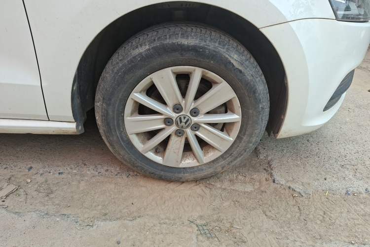 Used Volkswagen Polo 2016 1.4L Automatic Trendy Model Right Front Wheel Hub