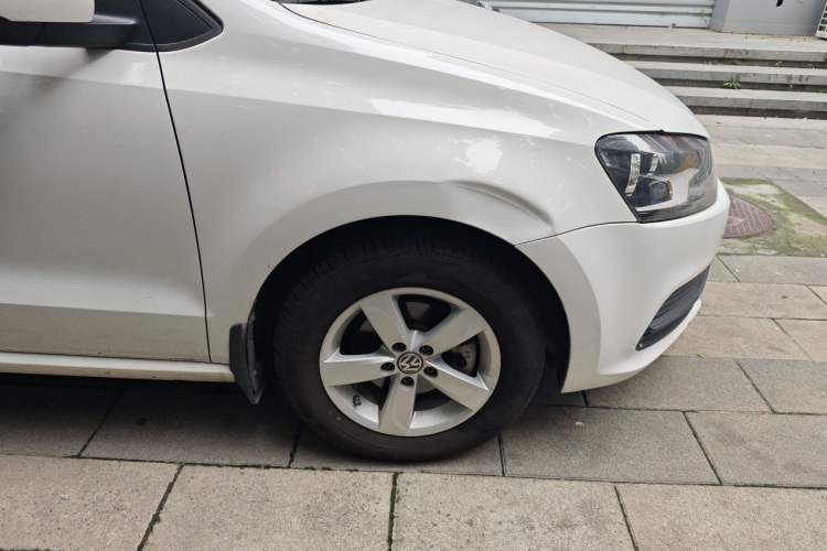 Used Volkswagen Polo 2016 1.4L Automatic Trendy Model Right Front Wheel Hub