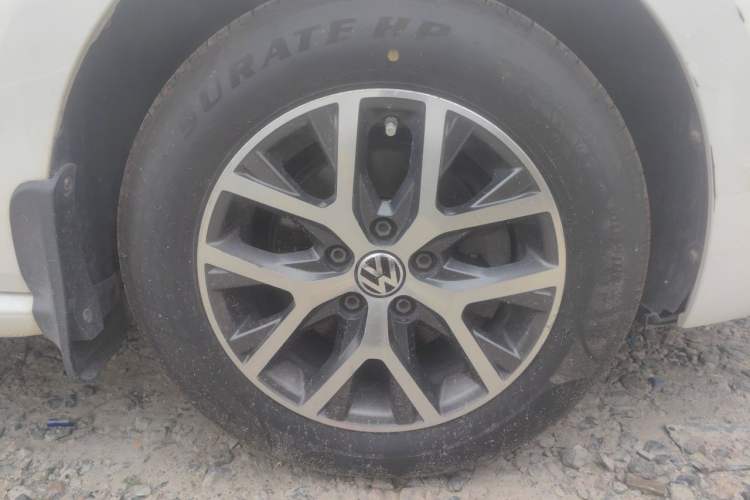 Used Volkswagen Polo 2016 1.4L Manual Fashion Model Right Front Wheel Hub