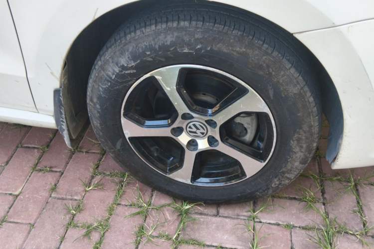 Used Volkswagen Polo 2016 1.4L Automatic Trendy Model Right Front Wheel Hub