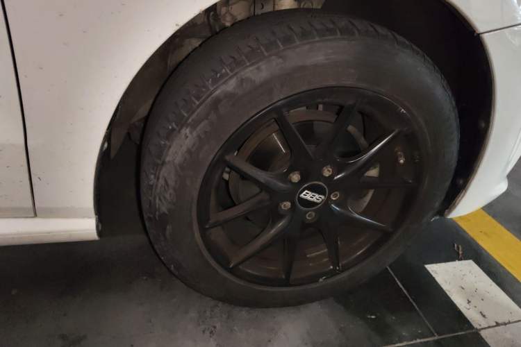 Used Volkswagen Polo 2016 1.4L Manual Fashion Model Right Front Wheel Hub