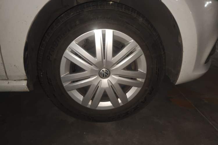 Used Volkswagen Polo 2016 1.4L Manual Fashion Model Right Front Wheel Hub