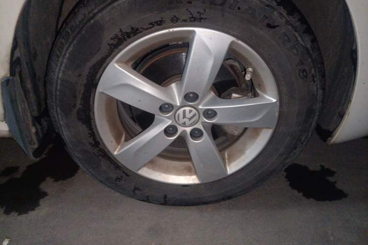 Used Volkswagen Polo 2016 1.4L Manual Fashion Model Right Front Wheel Hub