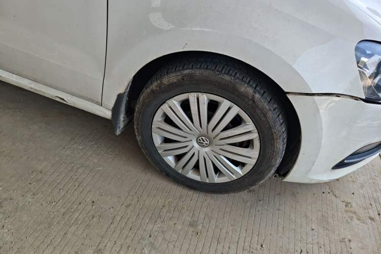 Used Volkswagen Polo 2016 1.6L Automatic Comfort Model Right Front Wheel Hub