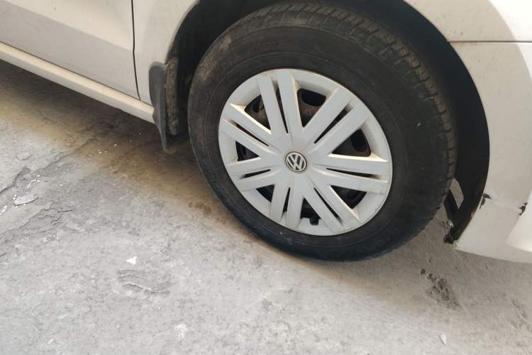 Used Volkswagen Polo 2016 1.4L Automatic Trendy Model Right Front Wheel Hub