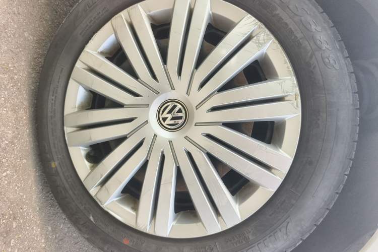 Used Volkswagen Polo 2016 1.6L Automatic Comfort Model Right Front Wheel Hub