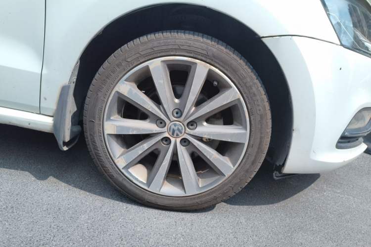 Used Volkswagen Polo 2016 1.4L Manual Fashion Model Right Front Wheel Hub