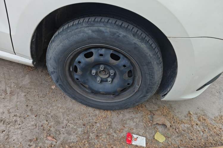 Used Volkswagen Polo 2016 1.4L Manual Fashion Model Right Front Wheel Hub