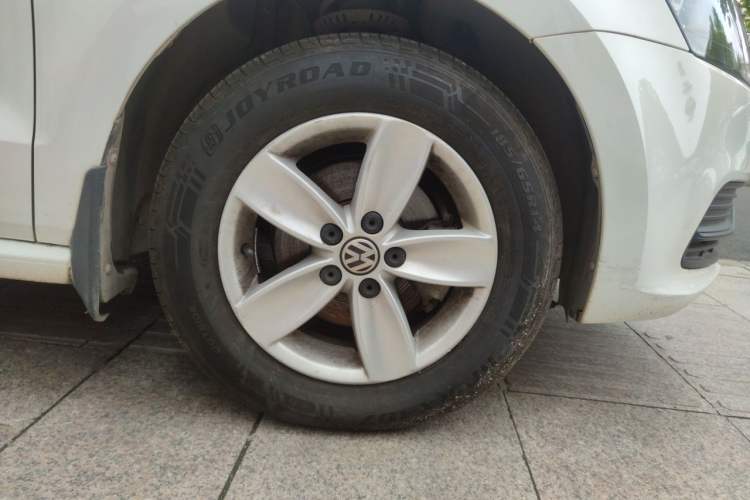 Used Volkswagen Polo 2016 1.4L Manual Fashion Model Right Front Wheel Hub