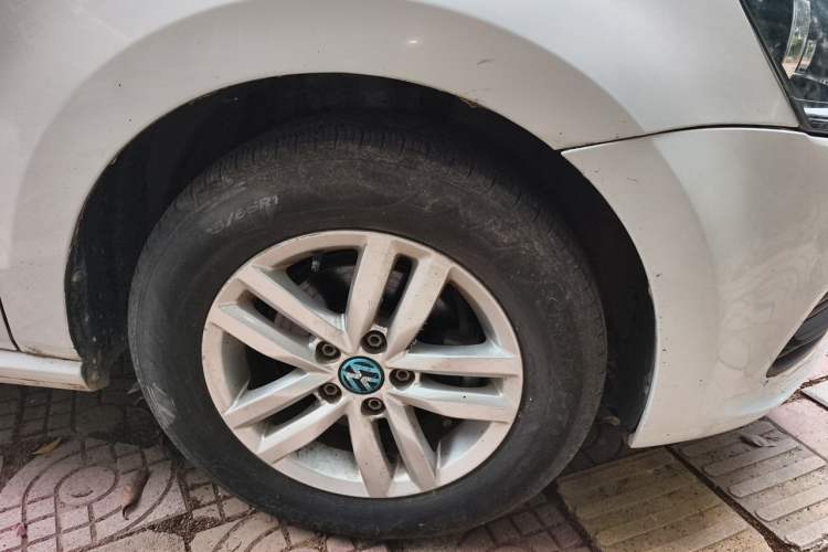 Used Volkswagen Polo 2016 1.4L Automatic Trendy Model Right Front Wheel Hub