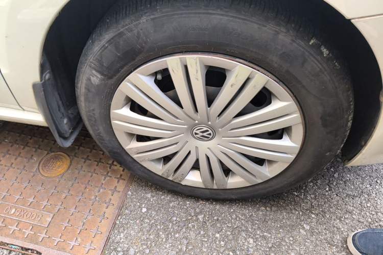 Used Volkswagen Polo 2016 1.6L Automatic Comfort Model Right Front Wheel Hub