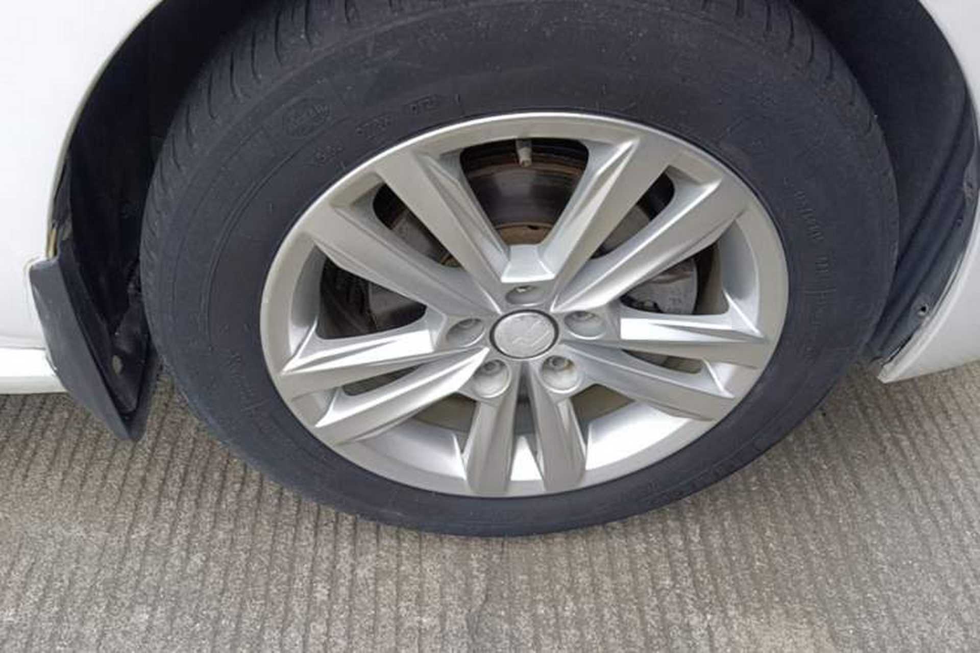Used Volkswagen Polo 2016 1.6L Automatic Comfort Model Right Front Wheel Hub