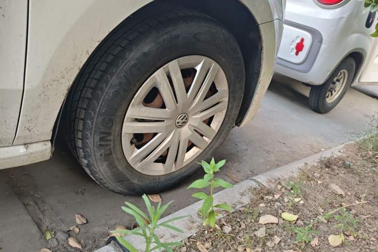Used Volkswagen Polo 2016 1.4L Automatic Trendy Model Right Front Wheel Hub