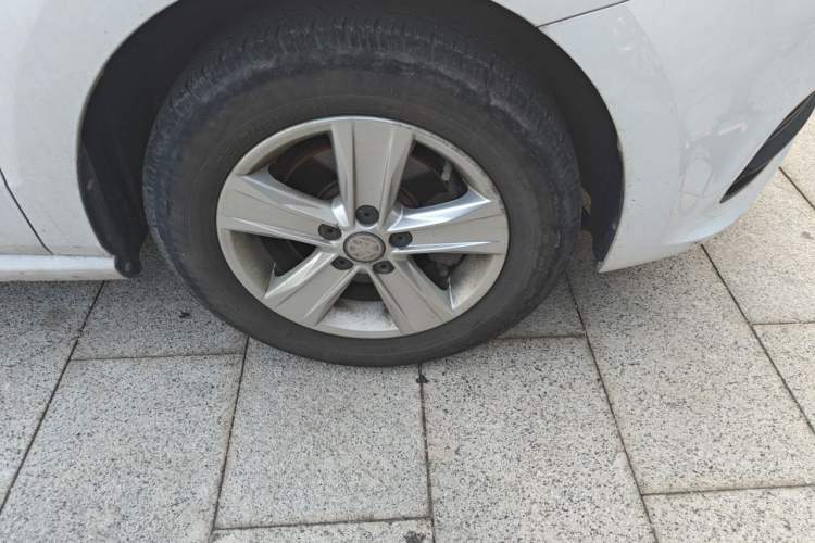 Used Volkswagen Polo 2016 1.4L Manual Fashion Model Right Front Wheel Hub