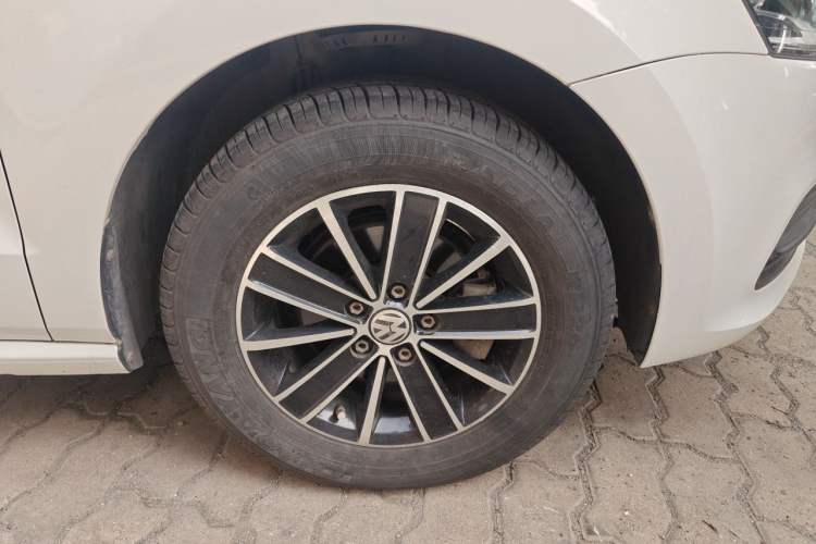 Used Volkswagen Polo 2016 1.4L Manual Fashion Model Right Front Wheel Hub