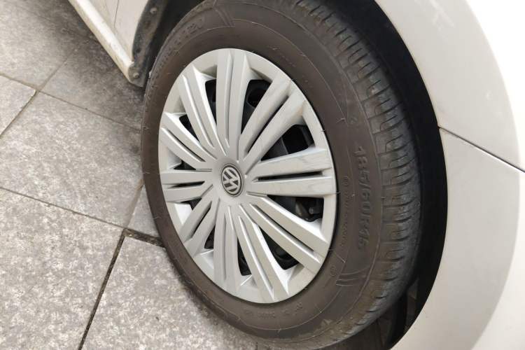 Used Volkswagen Polo 2016 1.6L Automatic Comfort Model Right Front Wheel Hub