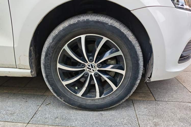 Used Volkswagen Polo 2016 1.4L Manual Fashion Model Right Front Wheel Hub