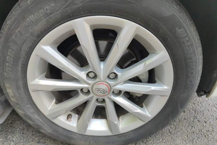 Used Volkswagen Polo 2016 1.6L Automatic Comfort Model Right Front Wheel Hub
