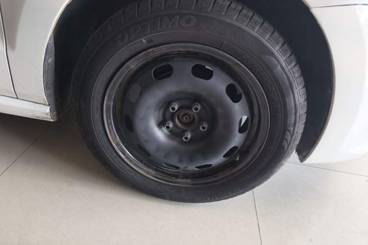 Used Volkswagen Polo 2016 1.6L Automatic Comfort Model Right Front Wheel Hub