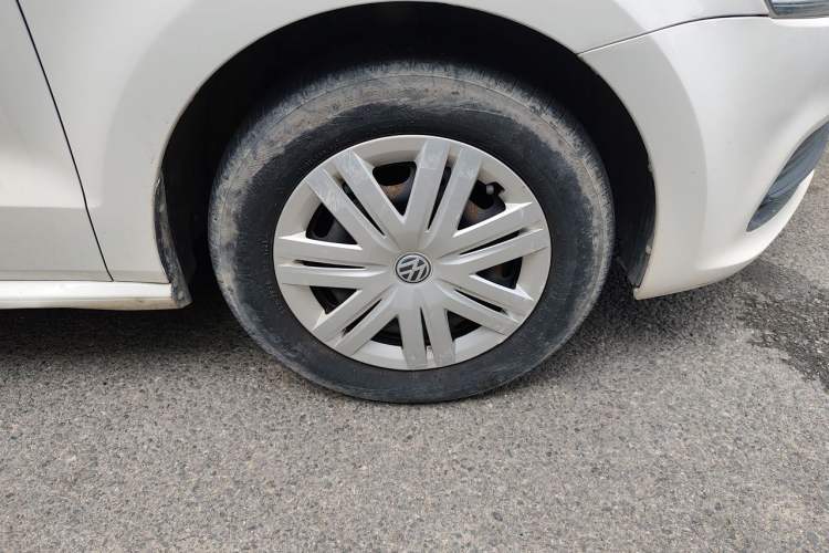 Used Volkswagen Polo 2016 1.4L Manual Fashion Model Right Front Wheel Hub
