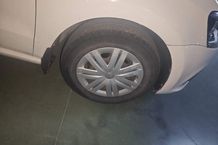 Used Volkswagen Polo 2016 1.4L Automatic Trendy Model Right Front Wheel Hub