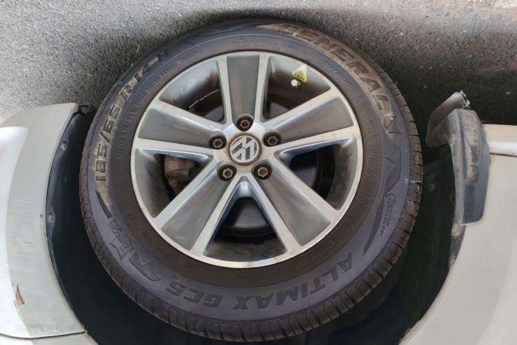 Used Volkswagen Polo 2016 1.4L Manual Fashion Model Right Front Wheel Hub