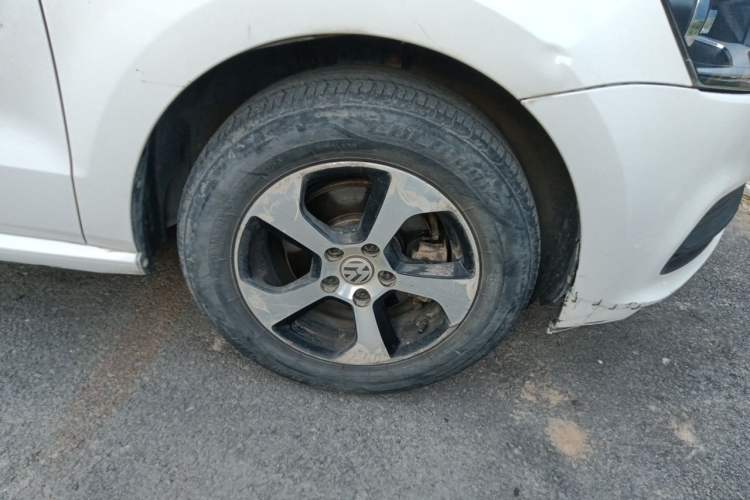 Used Volkswagen Polo 2016 1.4L Manual Fashion Model Right Front Wheel Hub