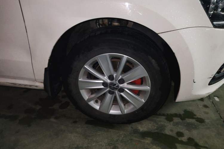 Used Volkswagen Polo 2016 1.4L Automatic Trendy Model Right Front Wheel Hub