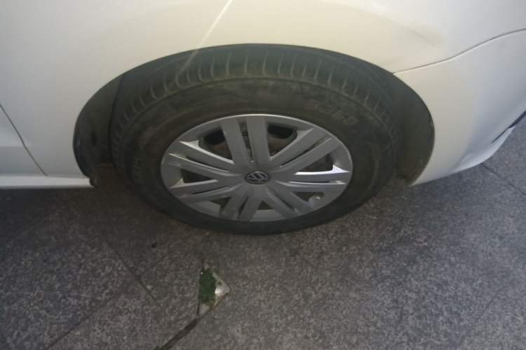 Used Volkswagen Polo 2016 1.4L Manual Fashion Model Right Front Wheel Hub