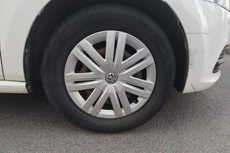 Used Volkswagen Polo 2016 1.4L Automatic Trendy Model Right Front Wheel Hub