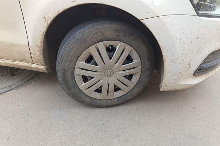 Used Volkswagen Polo 2016 1.4L Manual Fashion Model Right Front Wheel Hub