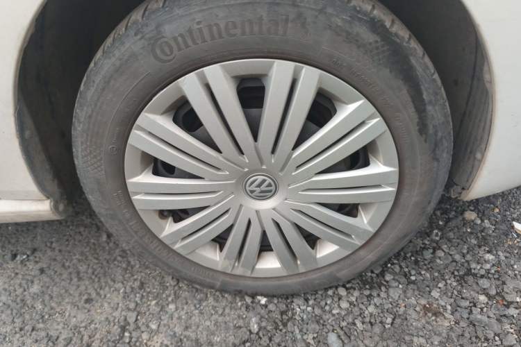 Used Volkswagen Polo 2016 1.6L Automatic Comfort Model Right Front Wheel Hub