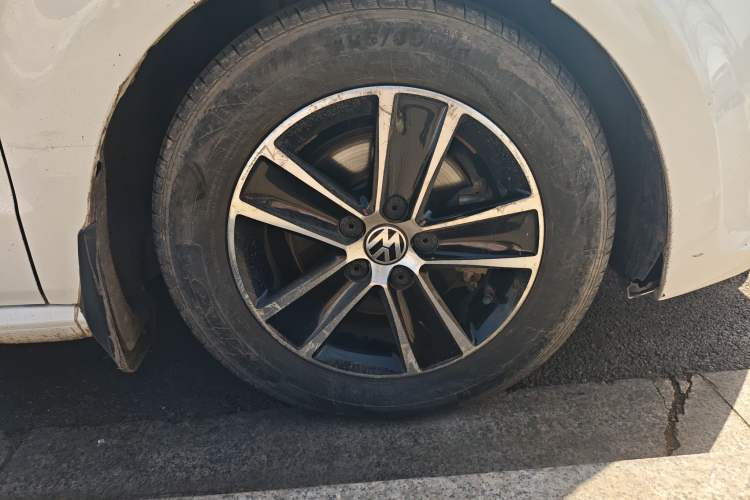 Used Volkswagen Polo 2016 1.4L Automatic Trendy Model Right Front Wheel Hub