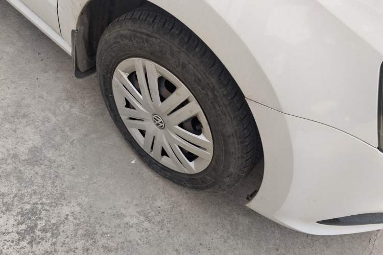 Used Volkswagen Polo 2016 1.4L Manual Fashion Model Right Front Wheel Hub