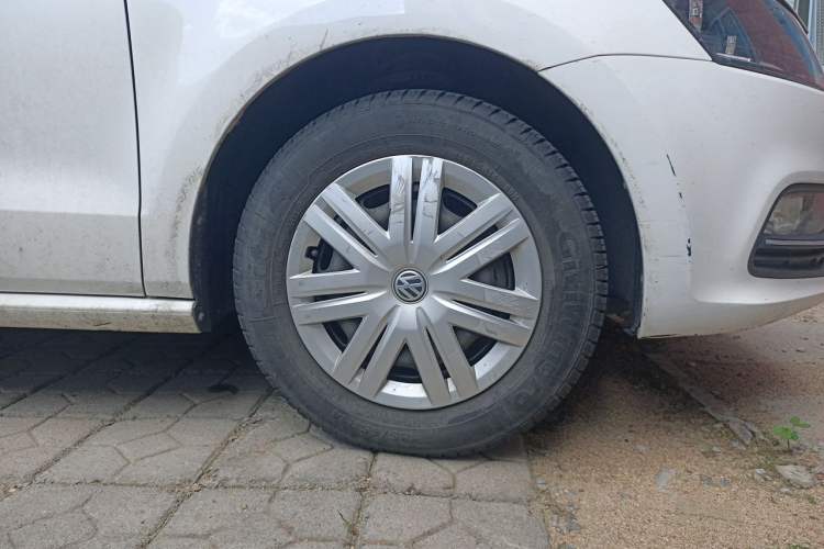 Used Volkswagen Polo 2016 1.4L Manual Fashion Model Right Front Wheel Hub