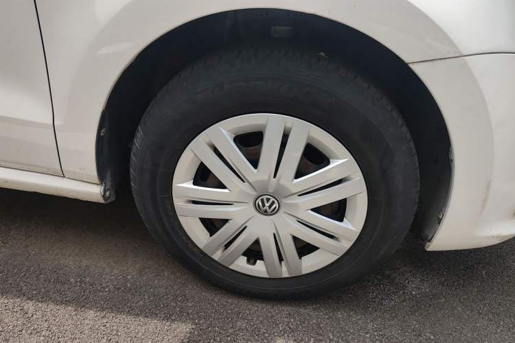 Used Volkswagen Polo 2016 1.4L Manual Fashion Model Right Front Wheel Hub