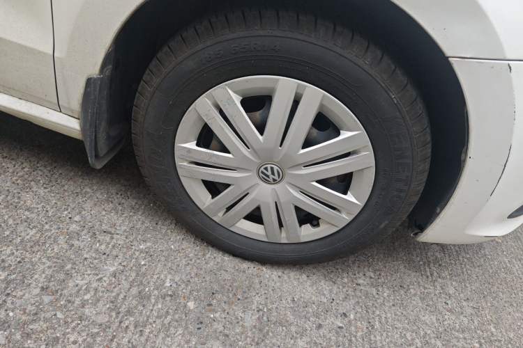 Used Volkswagen Polo 2016 1.4L Automatic Trendy Model Right Front Wheel Hub
