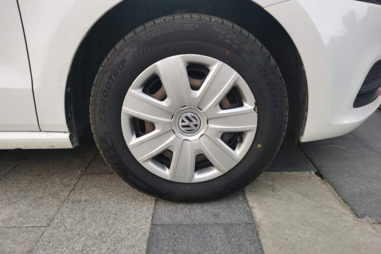 Used Volkswagen Polo 2016 1.4L Automatic Trendy Model Right Front Wheel Hub
