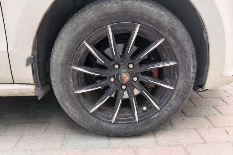 Used Volkswagen Polo 2016 1.6L Automatic Comfort Model Right Front Wheel Hub