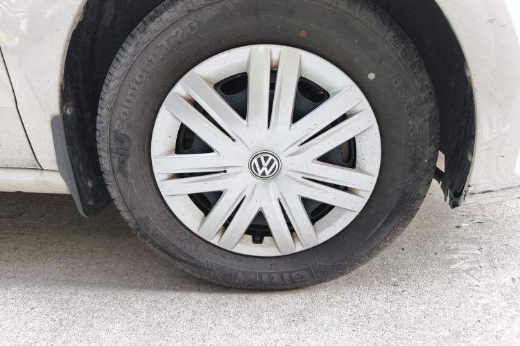 Used Volkswagen Polo 2016 1.4L Manual Fashion Model Right Front Wheel Hub
