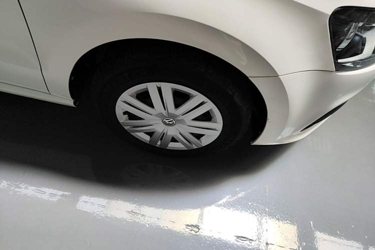 Used Volkswagen Polo 2016 1.4L Manual Fashion Model Right Front Wheel Hub