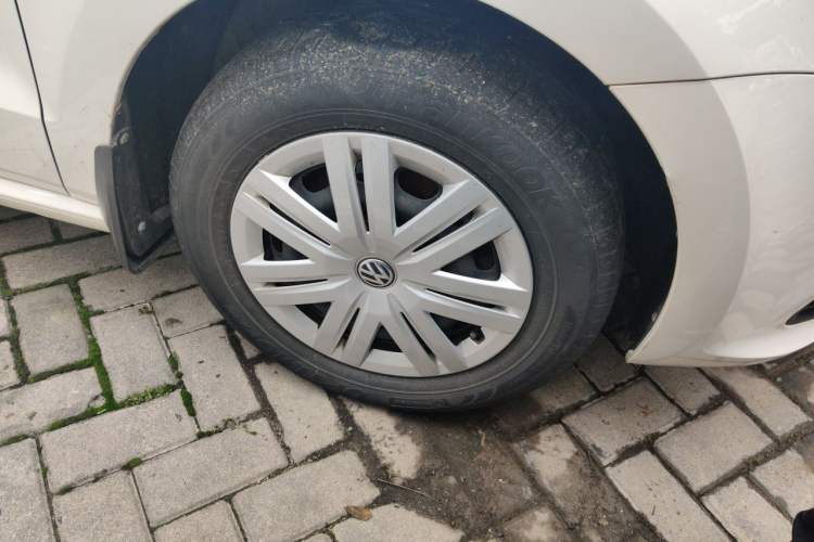 Used Volkswagen Polo 2016 1.4L Manual Fashion Model Right Front Wheel Hub