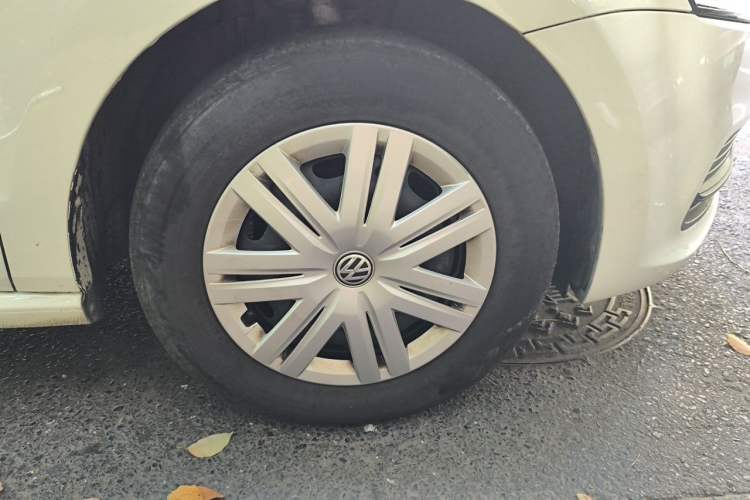 Used Volkswagen Polo 2016 1.4L Automatic Trendy Model Right Front Wheel Hub