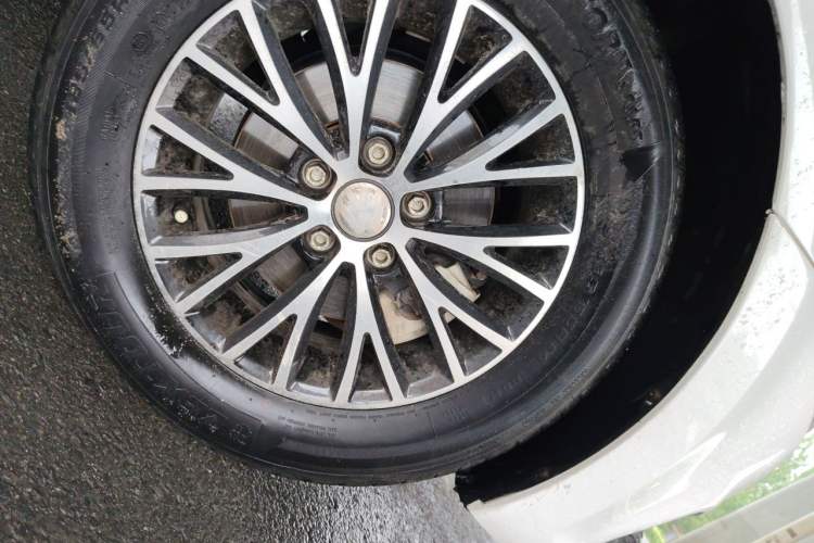 Used Volkswagen Polo 2016 1.4L Manual Fashion Model Right Front Wheel Hub