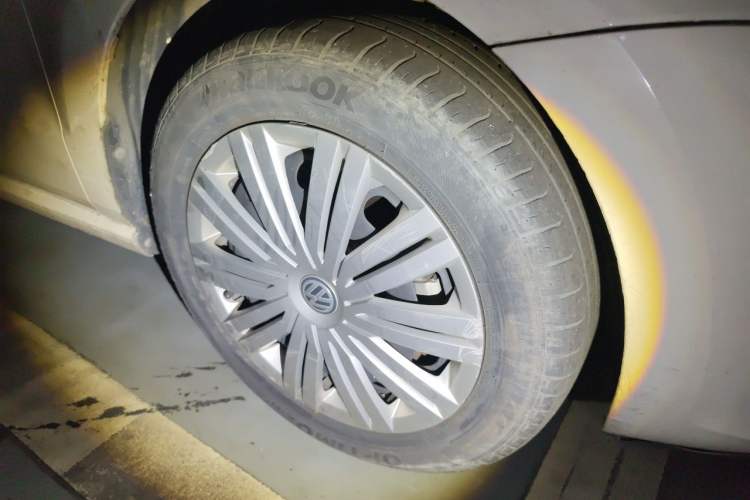 Used Volkswagen Polo 2016 1.6L Automatic Comfort Model Right Front Wheel Hub