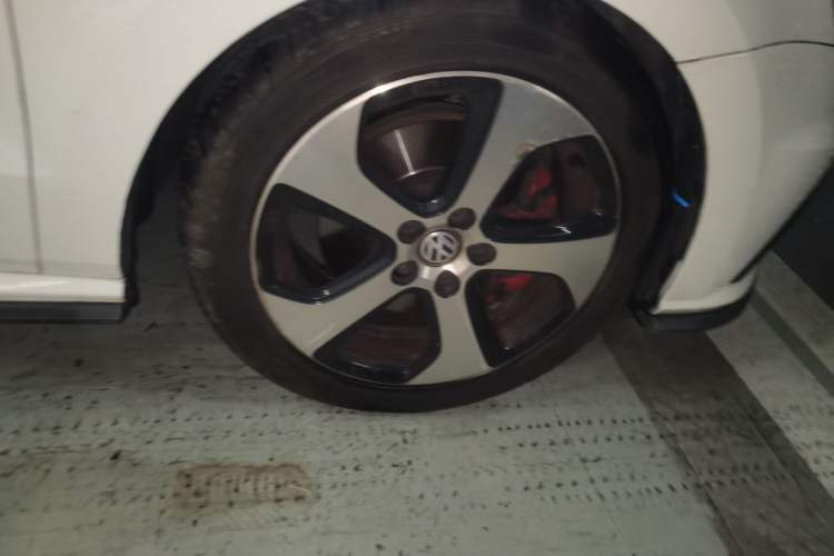 Used Volkswagen Polo 2016 1.4TSI GTI Right Front Wheel Hub