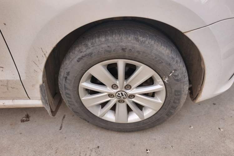 Used Volkswagen Polo 2016 1.4L Manual Fashion Model Right Front Wheel Hub