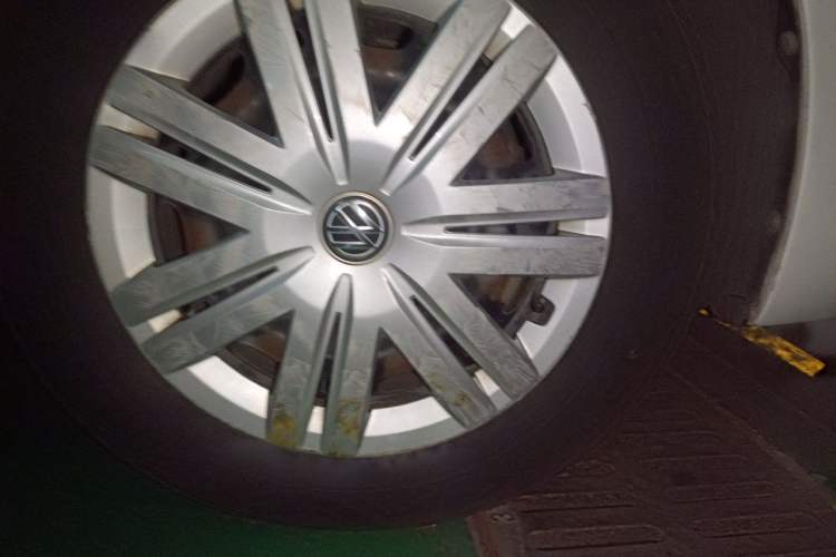 Used Volkswagen Polo 2016 1.4L Manual Fashion Model Right Front Wheel Hub
