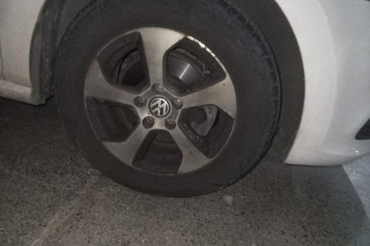 Used Volkswagen Polo 2016 1.4L Manual Fashion Model Right Front Wheel Hub
