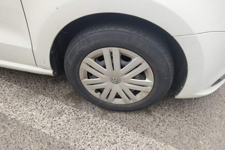 Used Volkswagen Polo 2016 1.4L Automatic Trendy Model Right Front Wheel Hub